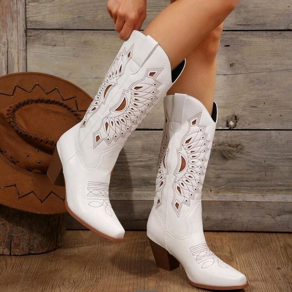 European And American New Retro Embroidered Western Cowboy Boots - Picture 7 of 8